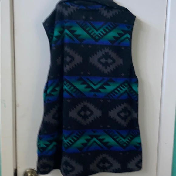 Pattern Fleece Vest - Picture 3 of 5